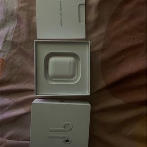 Airpods 2nd gen with charging case-White